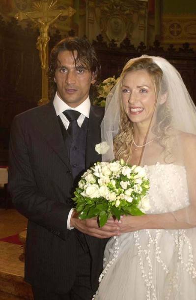 Raggiante, il giorno del suo matrimonio col calciatore Mimmo Giugliano (Arcieri)